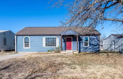 631 W 10th St, Cordell, OK 73632