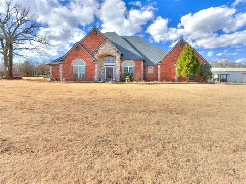 10121 Cottonwood Dr, Newalla, OK 74857