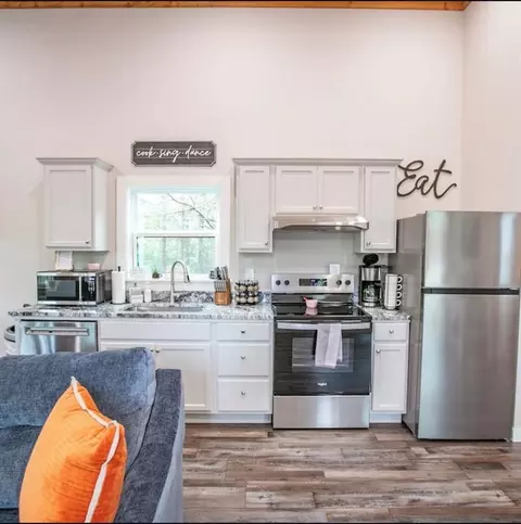 Kitchen - 934 Lukfata Fork Trl, Broken Bow, OK 74728 photo 2 of 4
