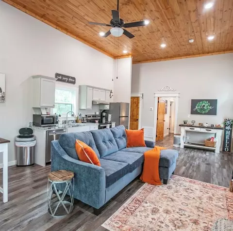 Living - 934 Lukfata Fork Trl, Broken Bow, OK 74728 photo 3 of 4