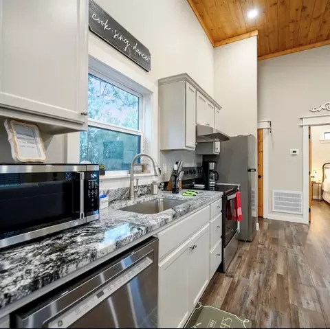 Kitchen - 934 Lukfata Fork Trl, Broken Bow, OK 74728 photo 4 of 4