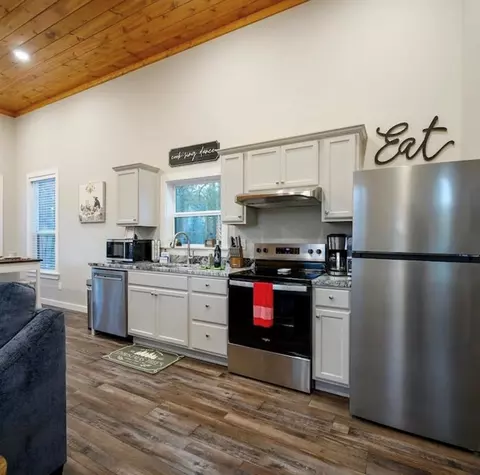 Kitchen - 934 Lukfata Fork Trl, Broken Bow, OK 74728 photo 1 of 4