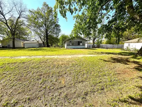 821 Brunson Ave, Prague, OK 74864 photo 3