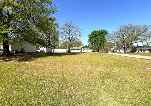 821 Brunson Ave, Prague, OK 74864 photo 2