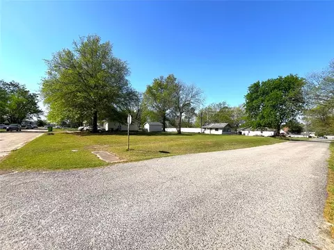 821 Brunson Ave, Prague, OK 74864