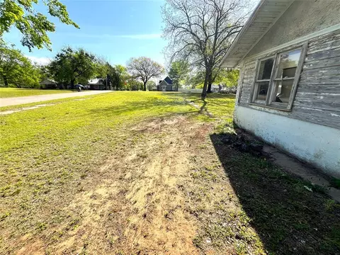 821 Brunson Ave, Prague, OK 74864 photo 4