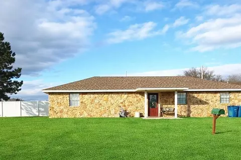 723 E 9th St, Cordell, OK 73632