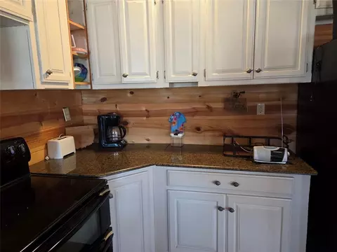 Kitchen - 159 Sterling Loop Rd, Sulphur, OK 73086 photo 3 of 5