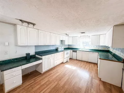 Kitchen - 40001 Us Highway 281 Hwy, Apache, OK 73006 photo 1 of 1