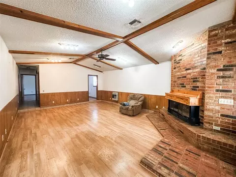 Living - 40001 Us Highway 281 Hwy, Apache, OK 73006 photo 4 of 9