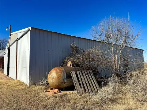 Exterior - 40001 Us Highway 281 Hwy, Apache, OK 73006 photo 4 of 4