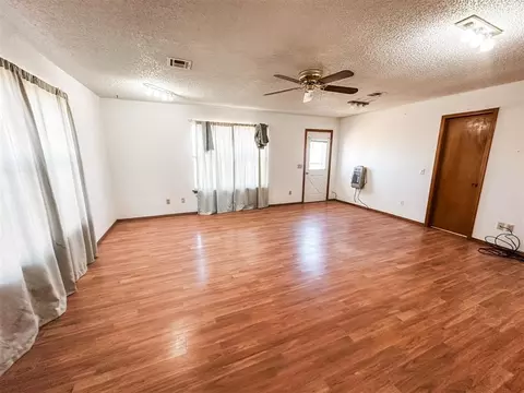 Living - 40001 Us Highway 281 Hwy, Apache, OK 73006 photo 9 of 9