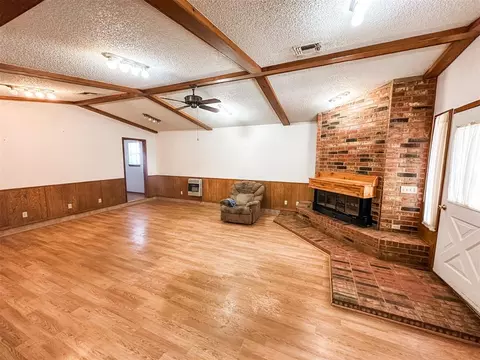 Living - 40001 Us Highway 281 Hwy, Apache, OK 73006 photo 5 of 9
