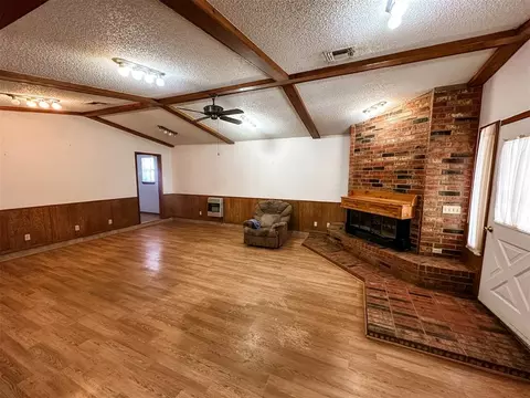 Living - 40001 Us Highway 281 Hwy, Apache, OK 73006 photo 1 of 9