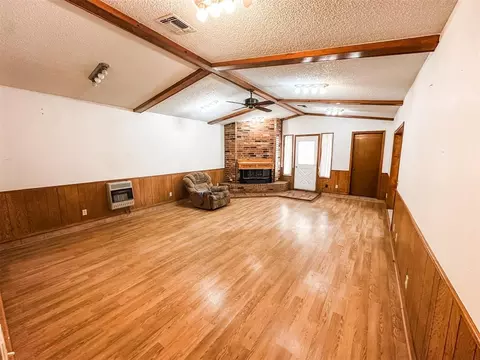 Living - 40001 Us Highway 281 Hwy, Apache, OK 73006 photo 3 of 9