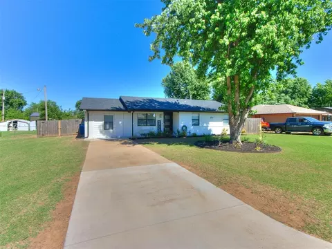 1212 N Eunice Ave, Newcastle, OK 73065