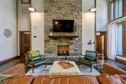 Living - 34 Nitro Ln, Broken Bow, OK 74728 photo 4 of 7