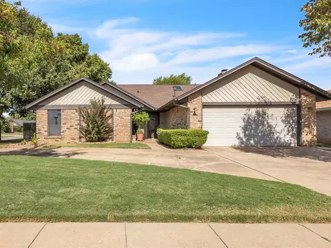 2909 Parkside Dr, Edmond, OK 73012