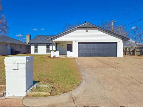 745 Wood Hollow Ln, Moore, OK 73160