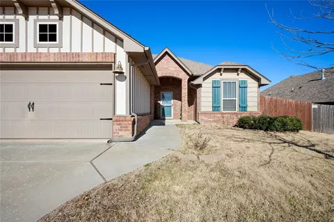 541 Foss Dr, Edmond, OK 73025