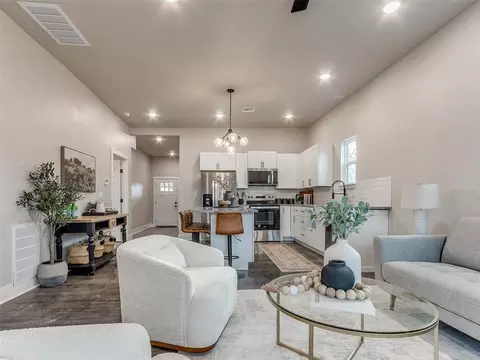 Living - 805 E Harrison Ave, Guthrie, OK 73044 photo 3 of 3