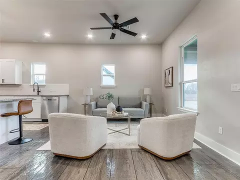 Living - 805 E Harrison Ave, Guthrie, OK 73044 photo 2 of 3