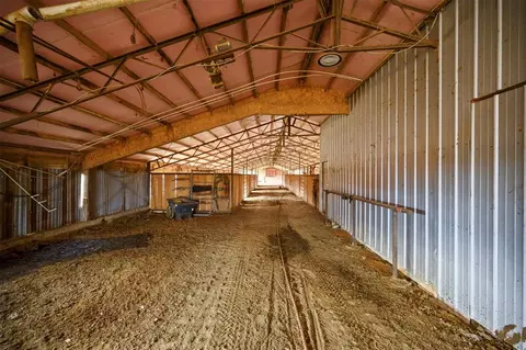 Entry Way - 2539 Rhoden Rd, Broken Bow, OK 74728 photo 3 of 4