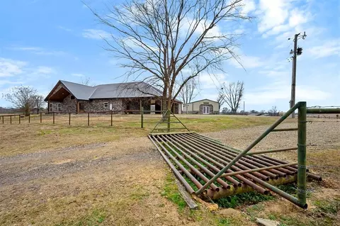 Exterior - 2539 Rhoden Rd, Broken Bow, OK 74728 photo 5 of 9