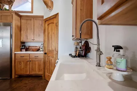 Kitchen - 2539 Rhoden Rd, Broken Bow, OK 74728 photo 3 of 4