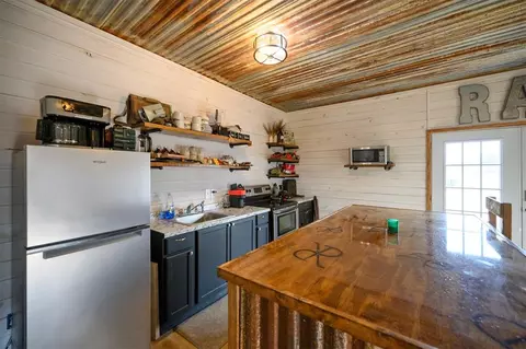 Kitchen - 2539 Rhoden Rd, Broken Bow, OK 74728 photo 4 of 4