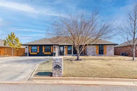 104 Woodridge Dr, Elk City, OK 73644