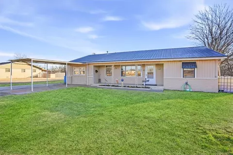 322 N 18th St, Frederick, OK 73542