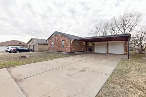 Other - 909 Highlander Dr, Moore, OK 73160 photo 1 of 7