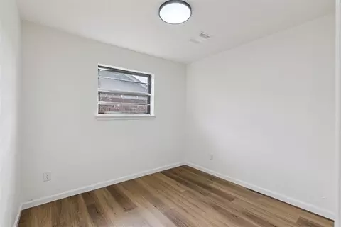 Bedroom - 909 Highlander Dr, Moore, OK 73160 photo 6 of 7