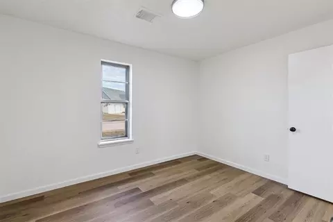 Bedroom - 909 Highlander Dr, Moore, OK 73160 photo 5 of 7