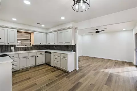 Kitchen - 909 Highlander Dr, Moore, OK 73160 photo 1 of 6