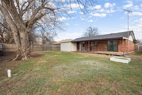 Exterior - 909 Highlander Dr, Moore, OK 73160 photo 5 of 5