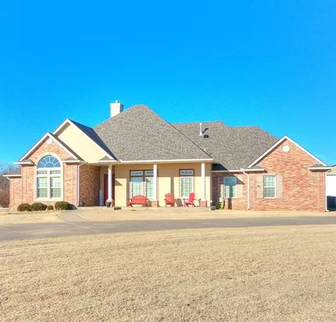 5501 Hidden Fawn Cir, Mustang, OK 73064