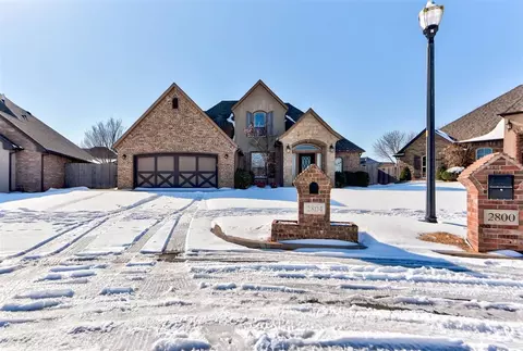 2804 SE 8th St, Moore, OK 73160