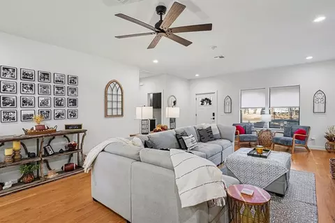 Living - 622 E Gray St, Norman, OK 73071 photo 1 of 3