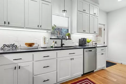 Kitchen - 622 E Gray St, Norman, OK 73071 photo 5 of 6
