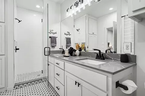 Bath - 622 E Gray St, Norman, OK 73071 photo 1 of 4