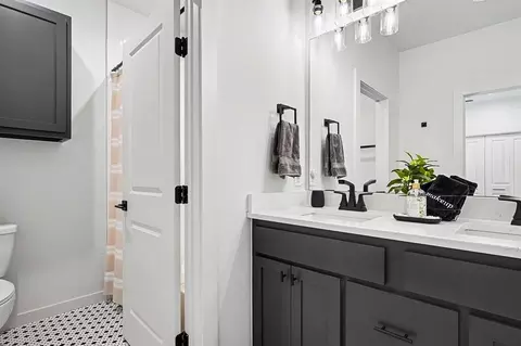 Bath - 622 E Gray St, Norman, OK 73071 photo 3 of 4