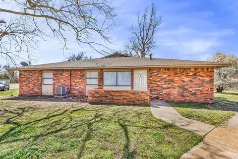 210 NW North St, Minco, OK 73059
