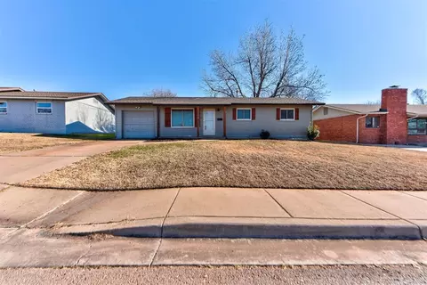 2508 Yorkshire Ave, Moore, OK 73160