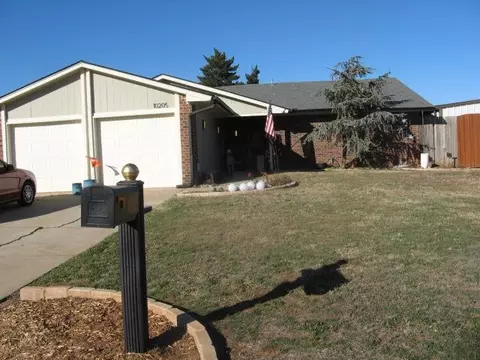 10205 W Hollyhead Way, Yukon, OK 73099