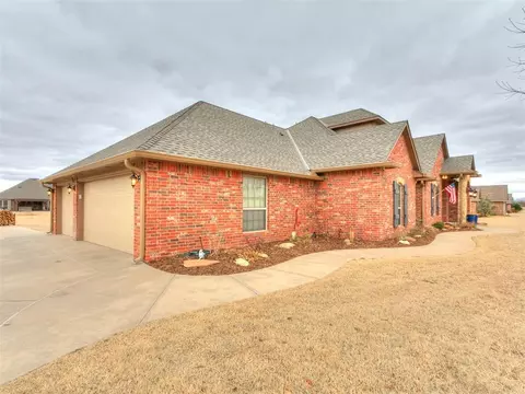 4605 E Pikeys Trl, Tuttle, OK 73089 photo 3