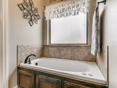 4605 E Pikeys Trl, Tuttle, OK 73089 photo 31