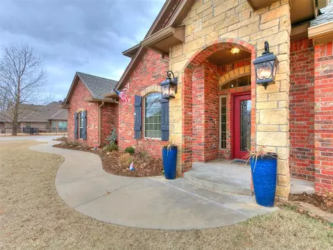 4605 E Pikeys Trl, Tuttle, OK 73089 photo 2