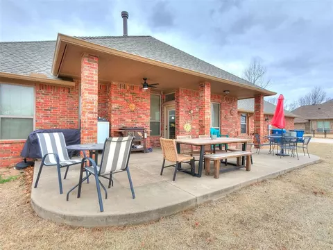 4605 E Pikeys Trl, Tuttle, OK 73089 photo 5